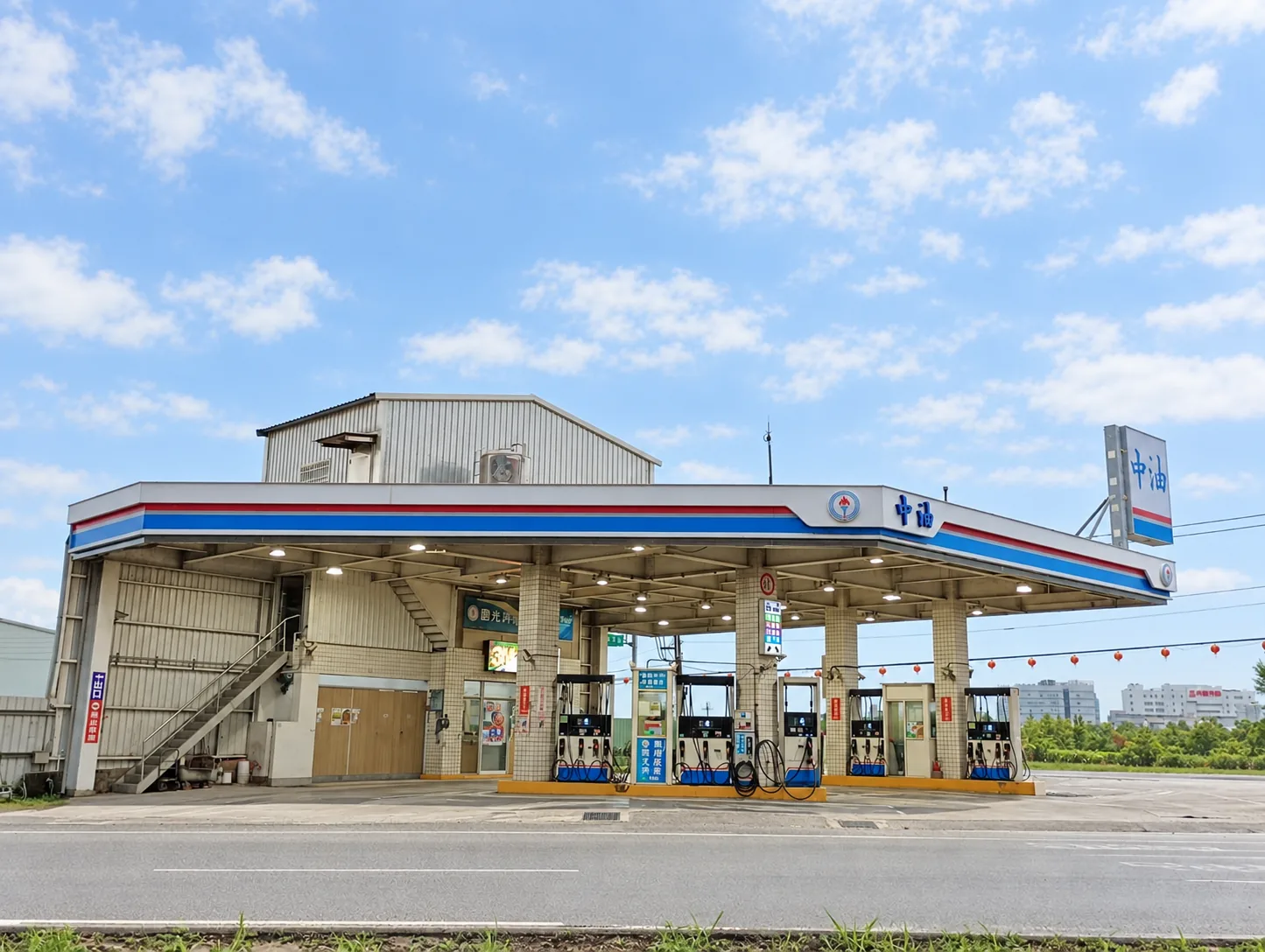 Station building, fueling canopy, and signage at CPC Franchise Dong Hepingzhen Station