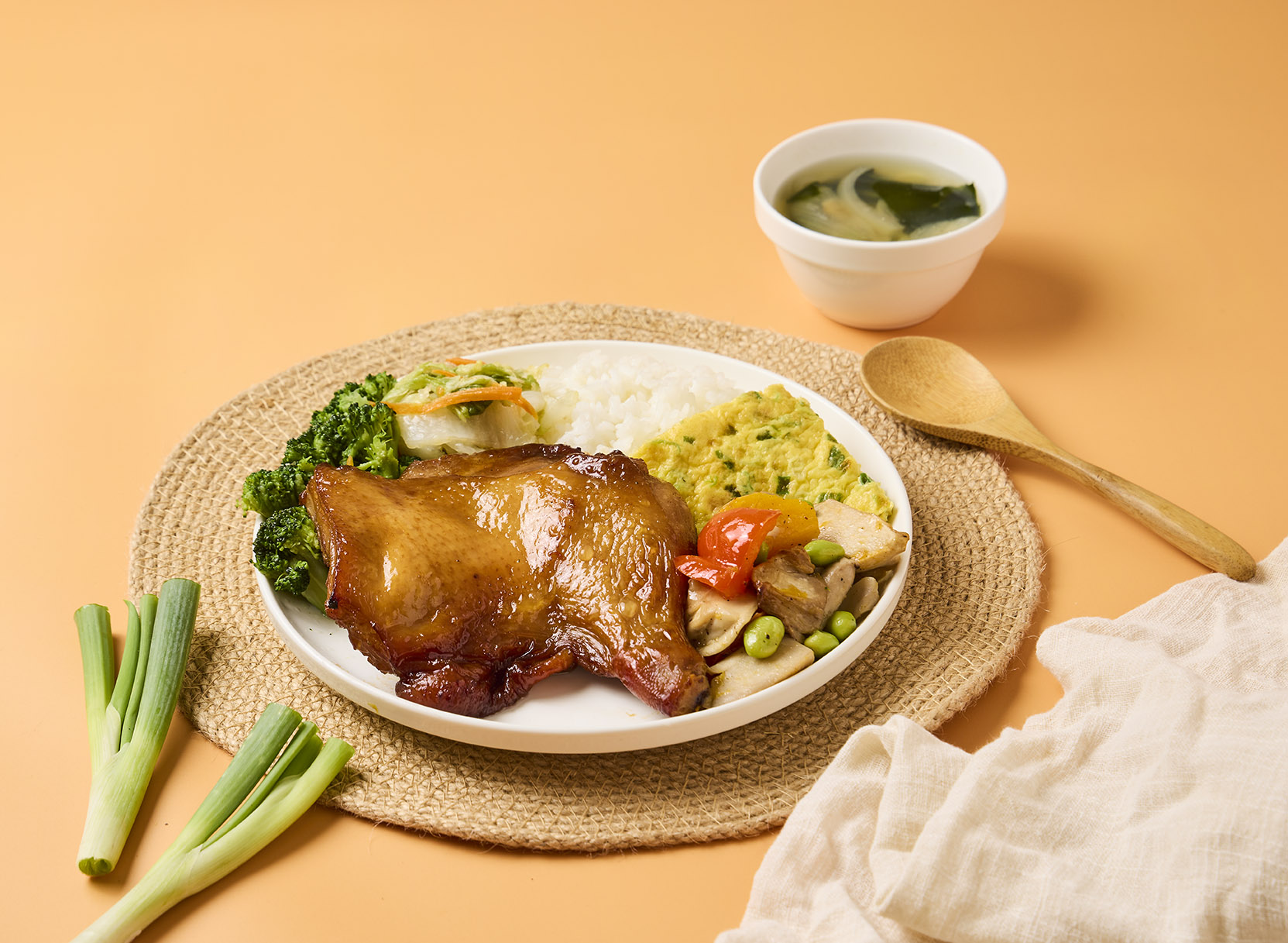 黃甜烤肉飯排骨飯蜜汁烤雞腿餐盒